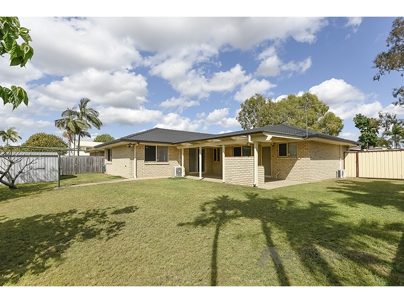 4 PANDANUS CT, Regents Park QLD 4118
