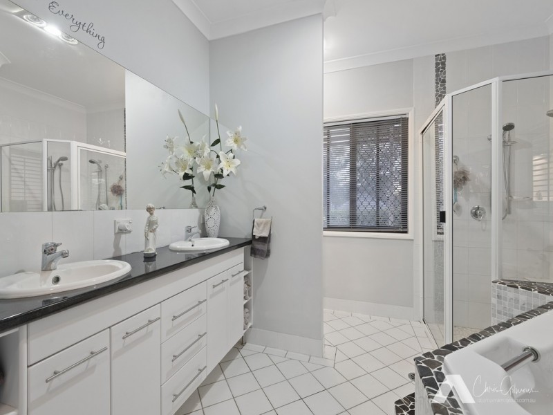 1-3 Sunbird Ct, Greenbank QLD 4124
