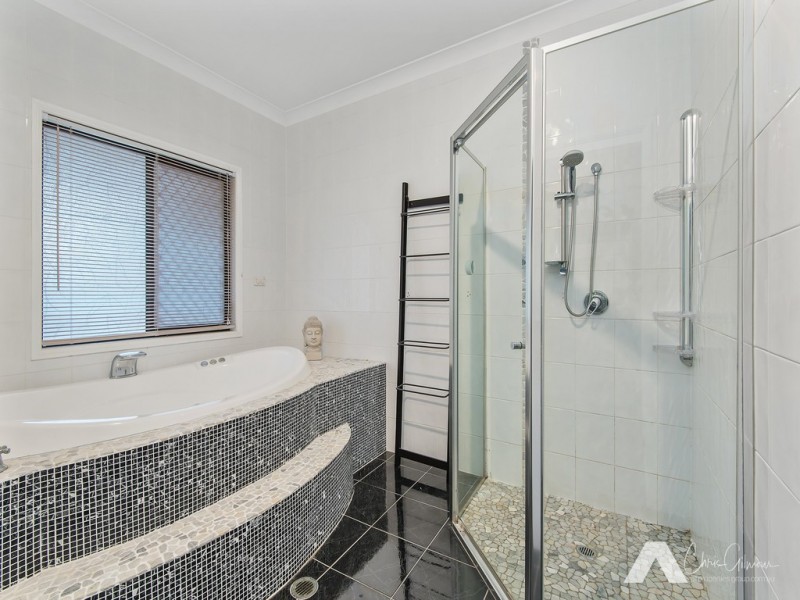 1-3 Sunbird Ct, Greenbank QLD 4124