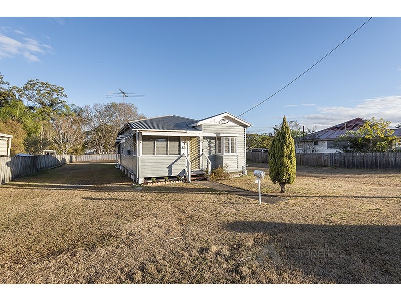 12 John St, Redbank QLD 4301