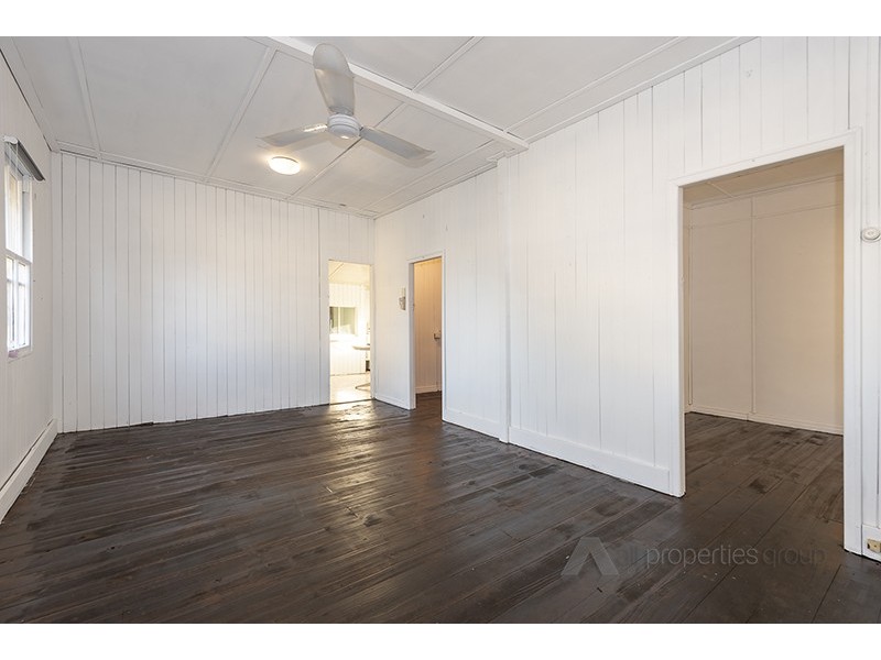 12 John St, Redbank QLD 4301