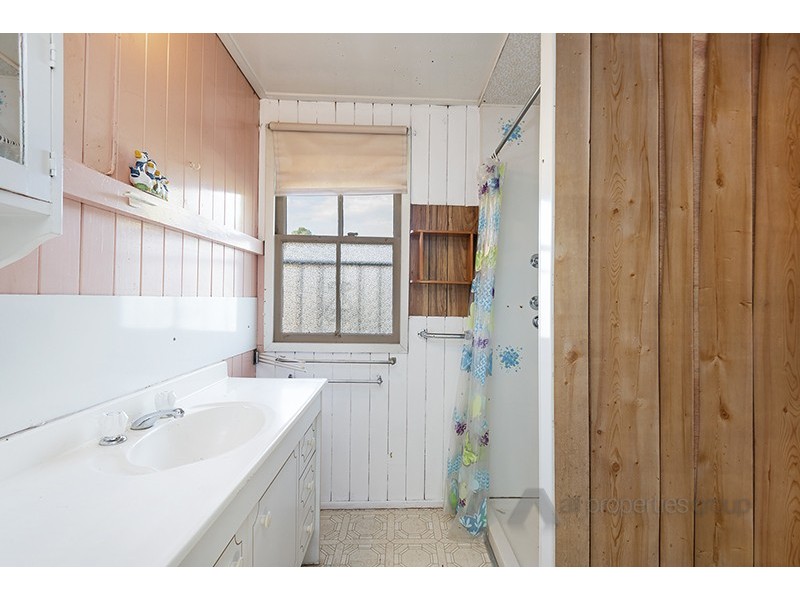 12 John St, Redbank QLD 4301