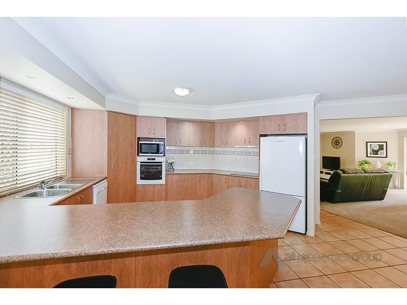 7 St Ives Circuit, Forest Lake QLD 4078