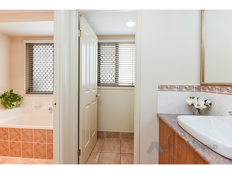 7 St Ives Circuit, Forest Lake QLD 4078