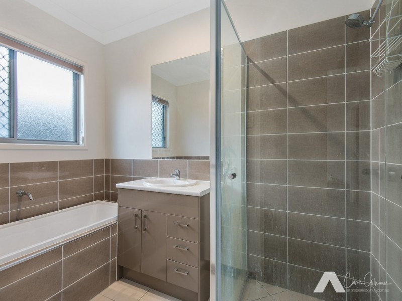 33 Mt Barney Crescent, Park Ridge QLD 4125