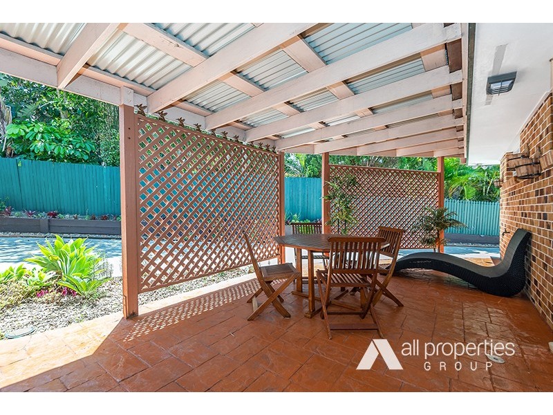 4 SILVERASH CT, Regents Park QLD 4118