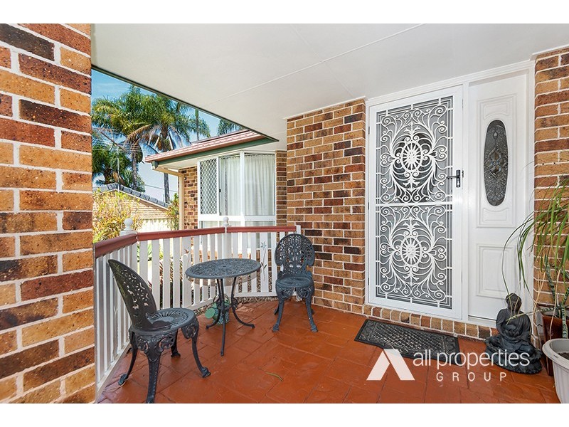 4 SILVERASH CT, Regents Park QLD 4118