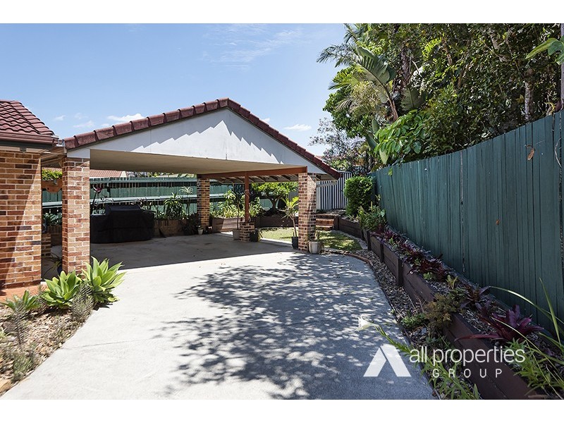 4 SILVERASH CT, Regents Park QLD 4118