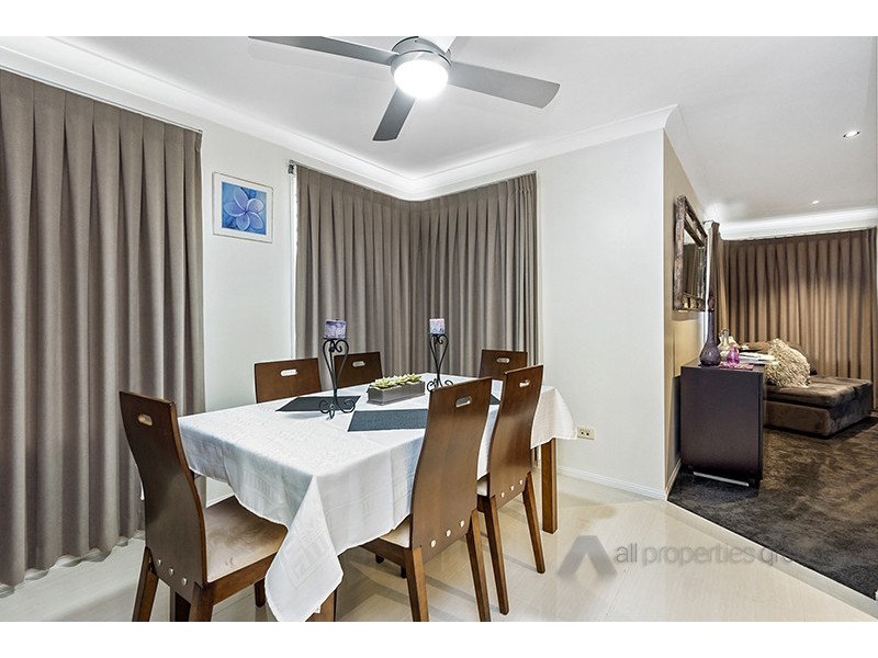 15 Swanbrook Place, Parkinson QLD 4115