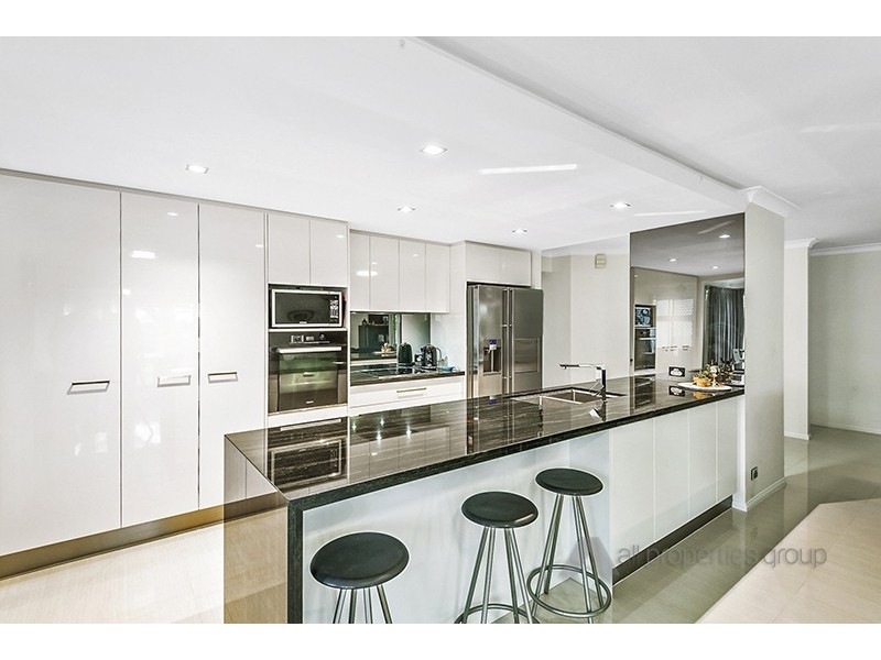 15 Swanbrook Place, Parkinson QLD 4115