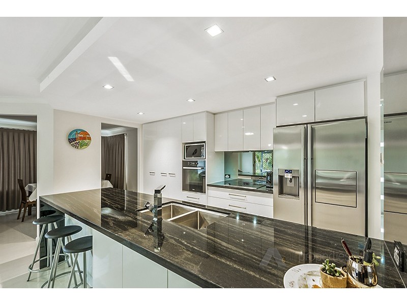 15 Swanbrook Place, Parkinson QLD 4115