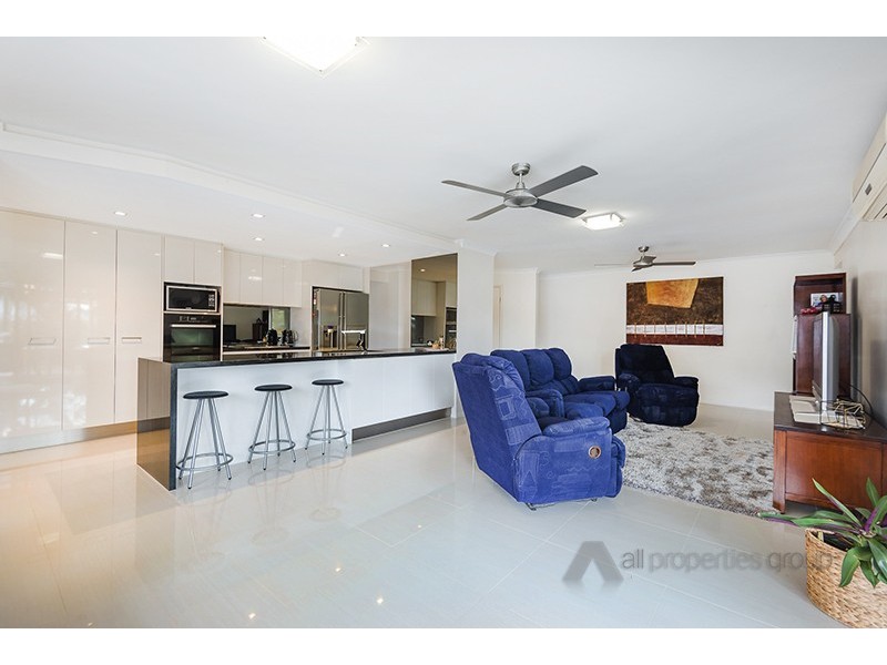 15 Swanbrook Place, Parkinson QLD 4115