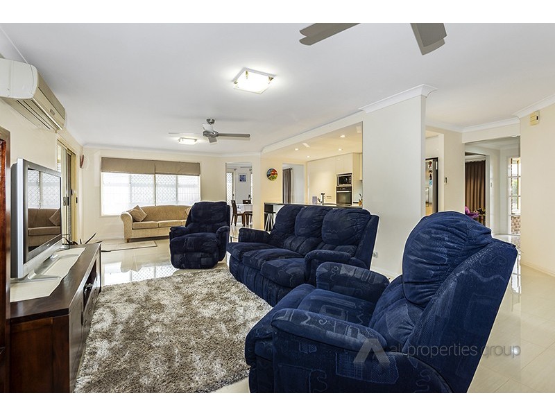 15 Swanbrook Place, Parkinson QLD 4115