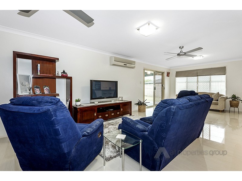 15 Swanbrook Place, Parkinson QLD 4115