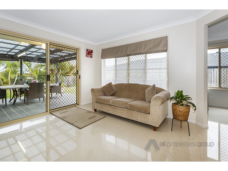 15 Swanbrook Place, Parkinson QLD 4115