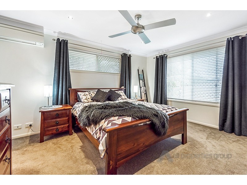 15 Swanbrook Place, Parkinson QLD 4115