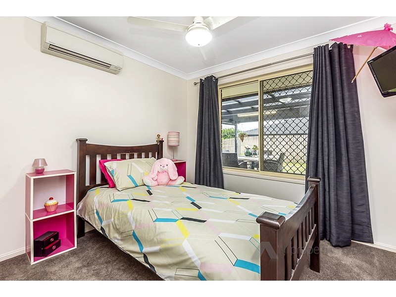 15 Swanbrook Place, Parkinson QLD 4115