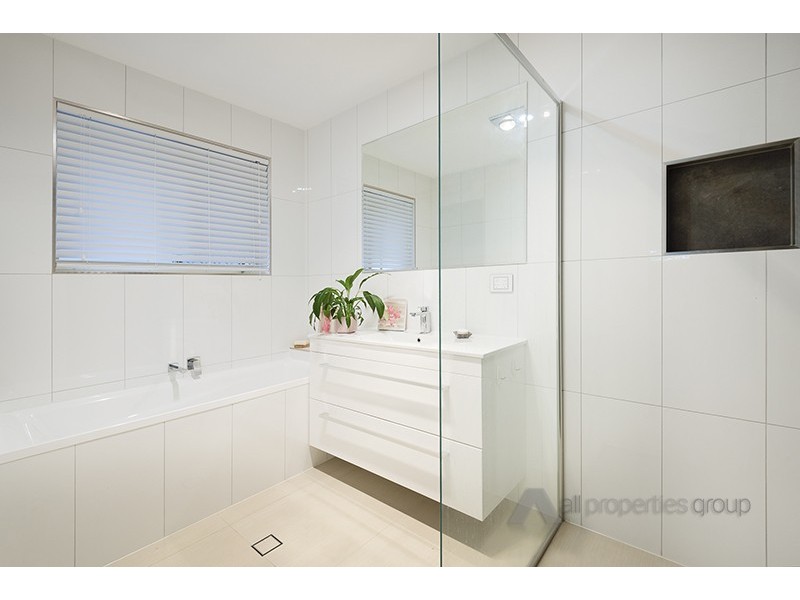 15 Swanbrook Place, Parkinson QLD 4115