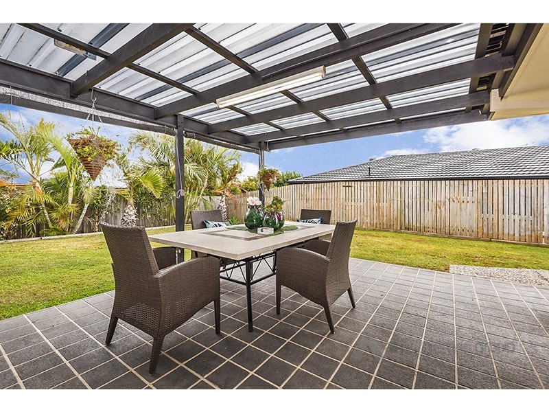 15 Swanbrook Place, Parkinson QLD 4115
