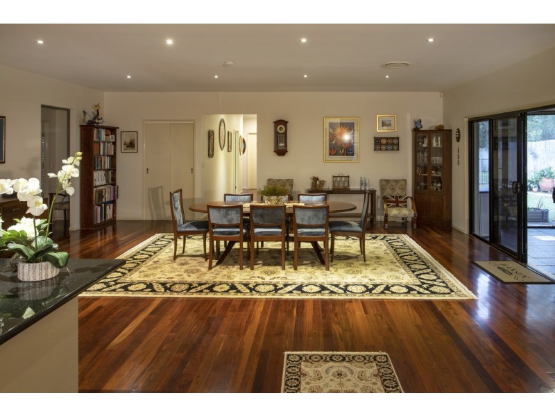 8 Fallon Court, Calamvale QLD 4116