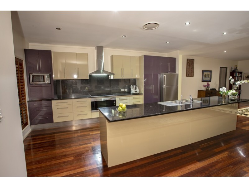 8 Fallon Court, Calamvale QLD 4116