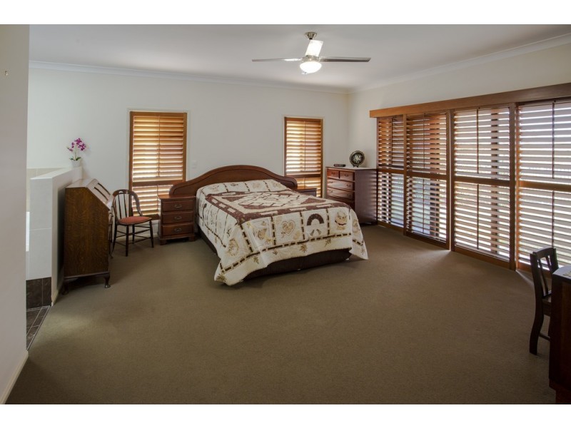 8 Fallon Court, Calamvale QLD 4116