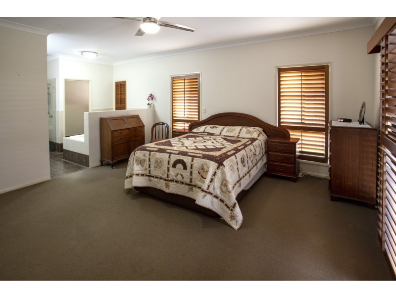 8 Fallon Court, Calamvale QLD 4116