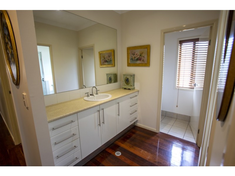 8 Fallon Court, Calamvale QLD 4116