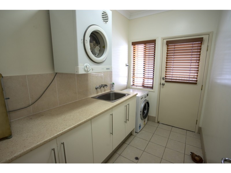 8 Fallon Court, Calamvale QLD 4116