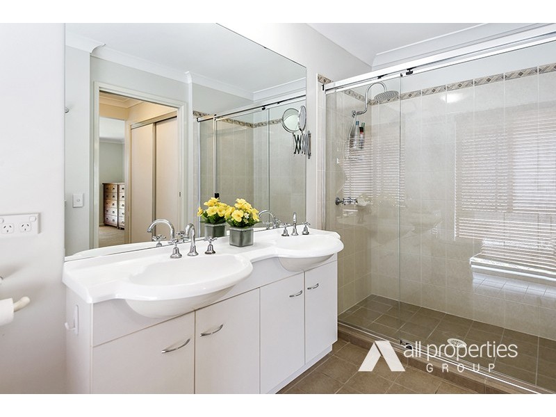 16 Cypress Street, Heathwood QLD 4110