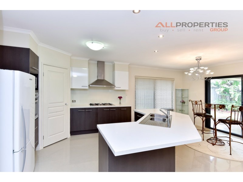 22 Sandalwood Street, Heathwood QLD 4110