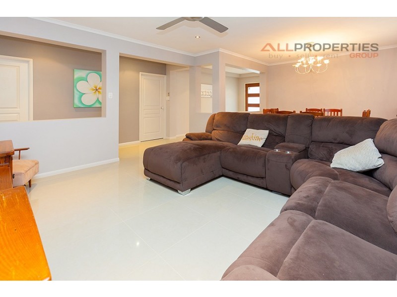 22 Sandalwood Street, Heathwood QLD 4110