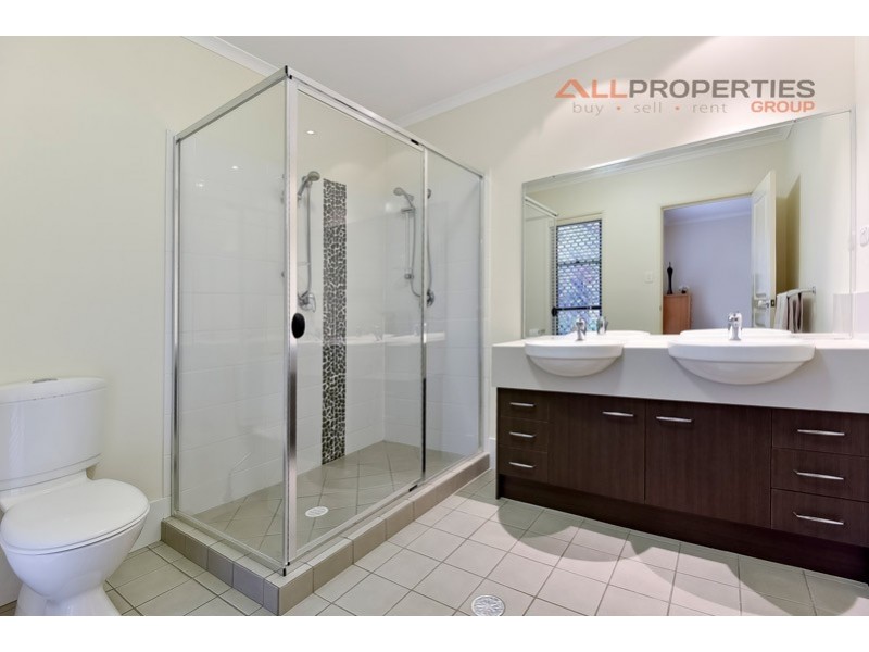 22 Sandalwood Street, Heathwood QLD 4110