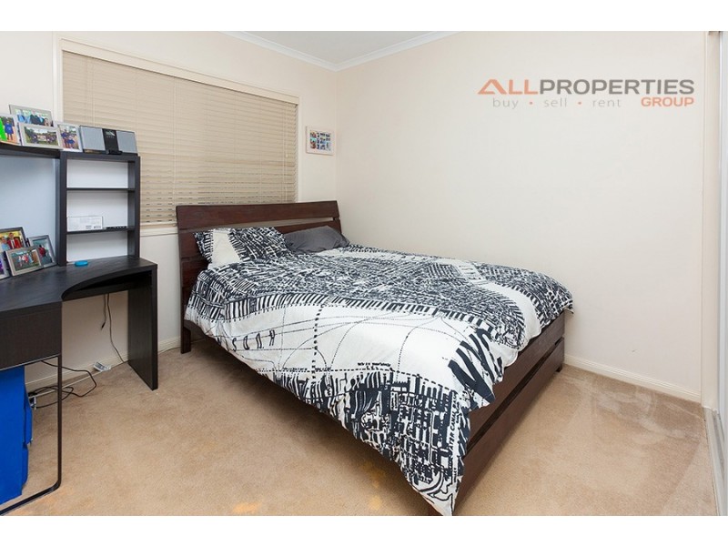 22 Sandalwood Street, Heathwood QLD 4110