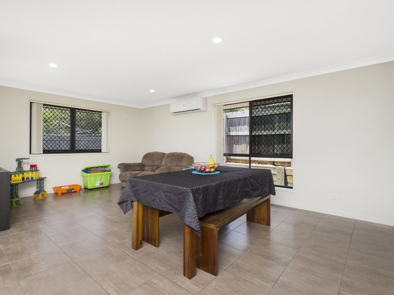 2 Chaka Street, Hillcrest QLD 4118