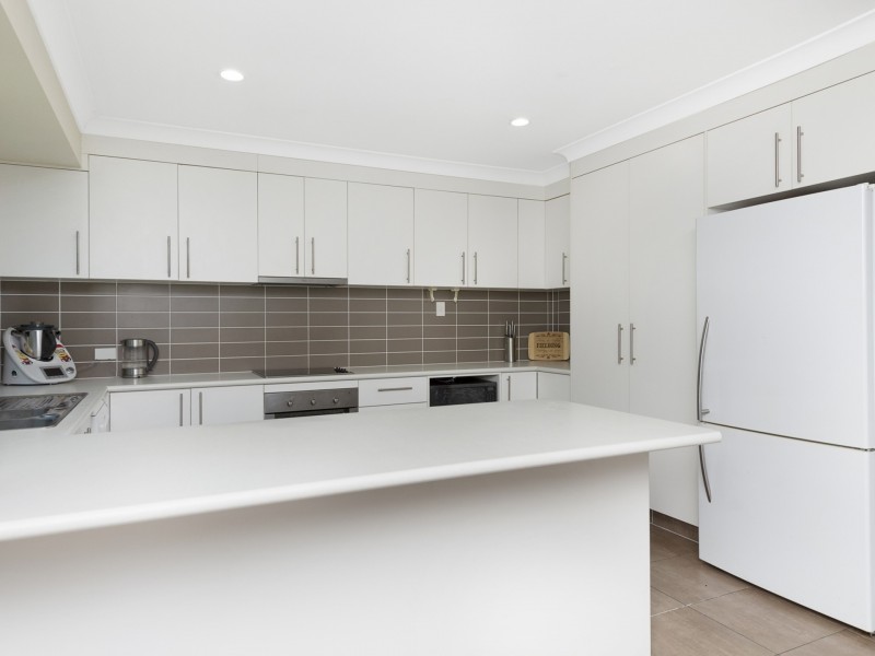 2 Chaka Street, Hillcrest QLD 4118