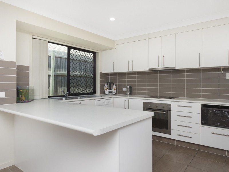 2 Chaka Street, Hillcrest QLD 4118