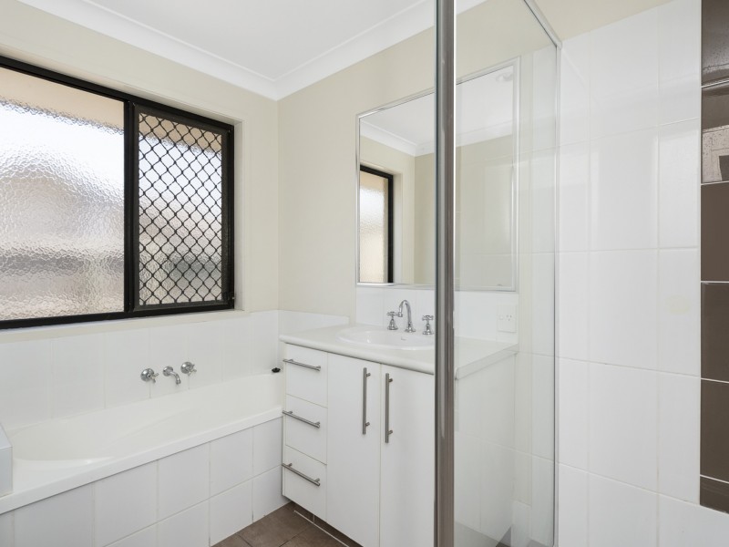 2 Chaka Street, Hillcrest QLD 4118