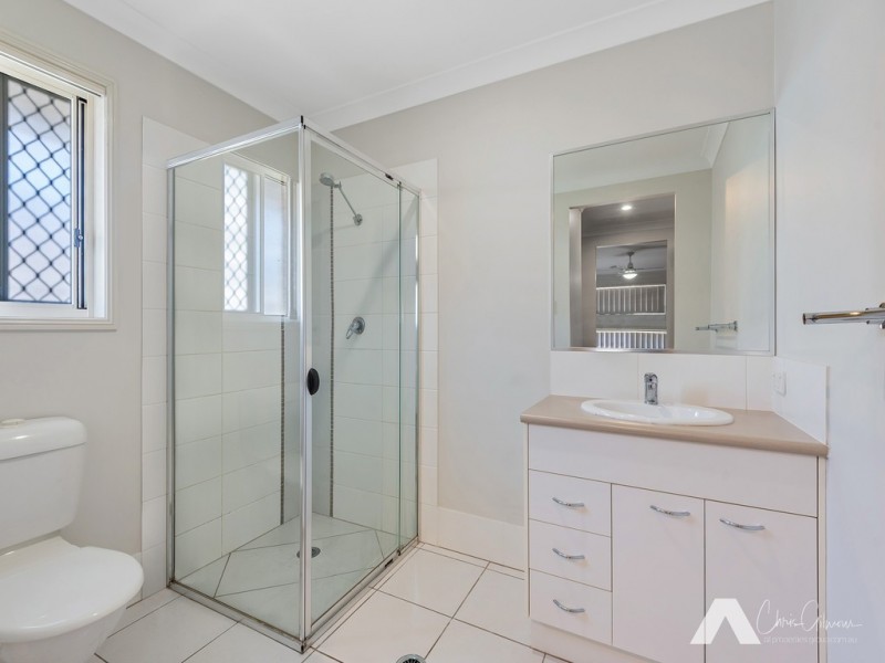 26 Oakvale Ave, Holmview QLD 4207