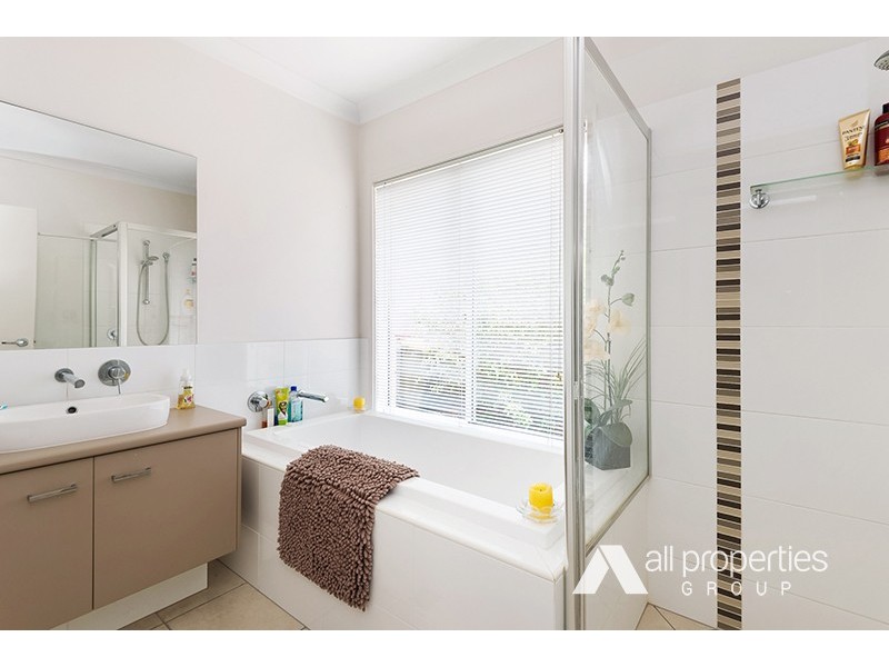 33 Casuarina Circuit, Heathwood QLD 4110