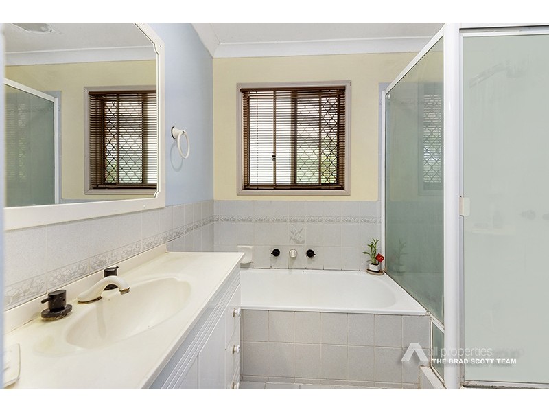 2 Heathcote Court, Munruben QLD 4125