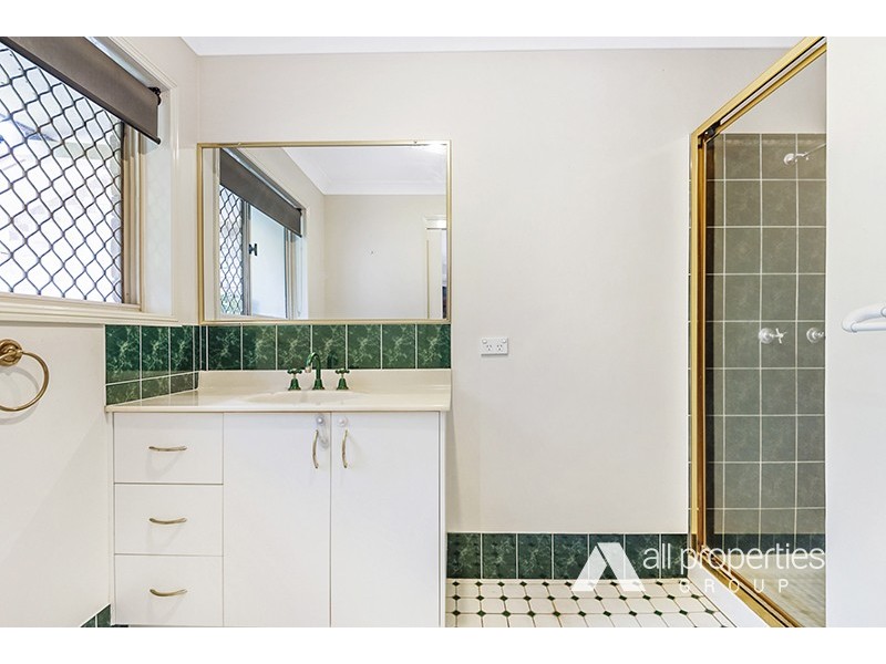 6 Calluna Court, Regents Park QLD 4118