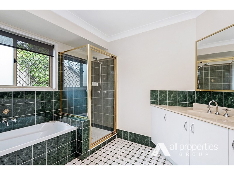 6 Calluna Court, Regents Park QLD 4118