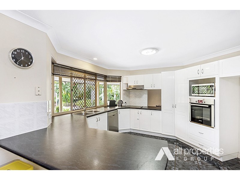 6 Calluna Court, Regents Park QLD 4118