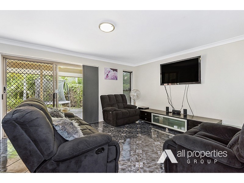 6 Calluna Court, Regents Park QLD 4118