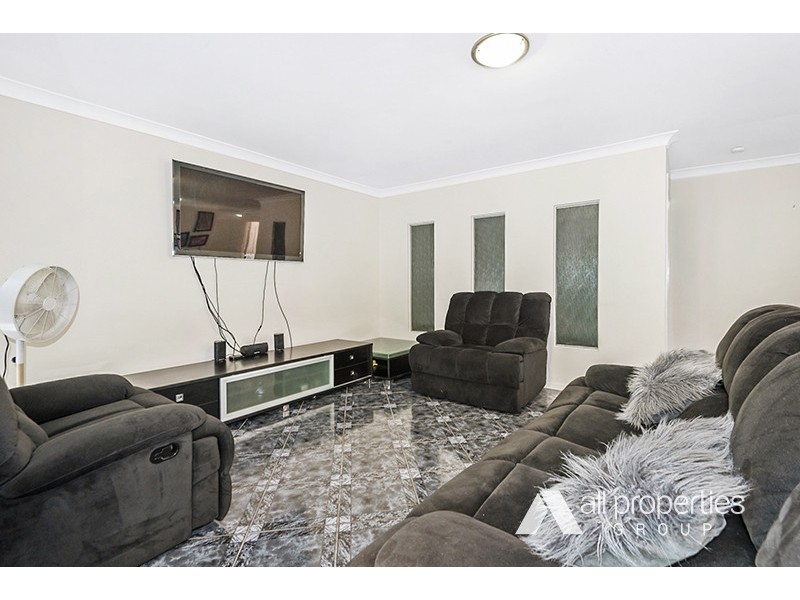 6 Calluna Court, Regents Park QLD 4118