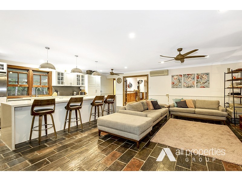 182 Merluna Road, Park Ridge South QLD 4125