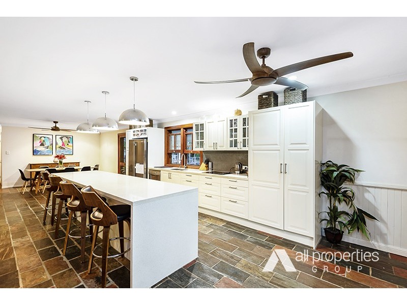 182 Merluna Road, Park Ridge South QLD 4125