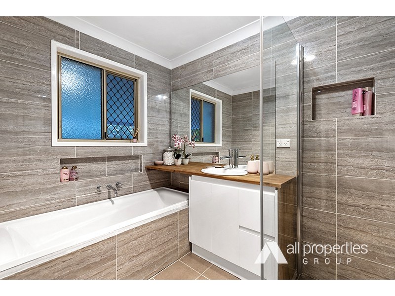 182 Merluna Road, Park Ridge South QLD 4125
