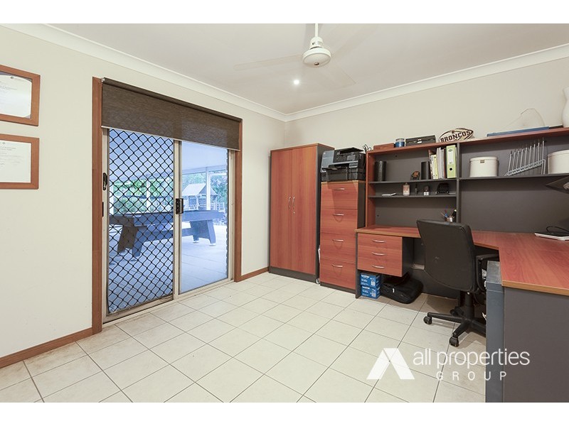 182 Merluna Road, Park Ridge South QLD 4125